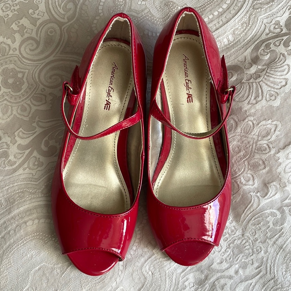 Girl’s peep-toe pump